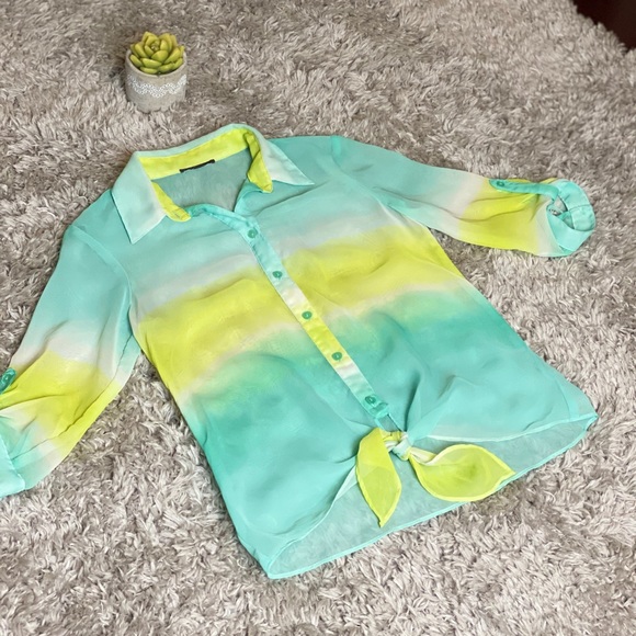 Ombré Button Down Top - Picture 10 of 16